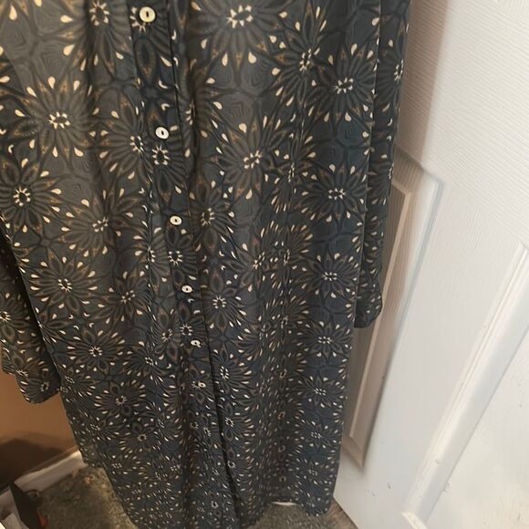 H&M Floral Button-Up Sheer Dress EUC size 12 - Picture 4 of 10